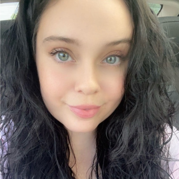 Meet your Posher, Laura - Picture 1 of 1